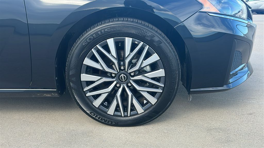 2025 Nissan Altima 2.5 SV Black at Durrett Motor Company