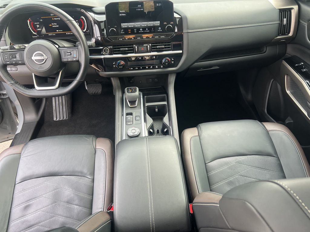 2023 Nissan Pathfinder Platinum photo