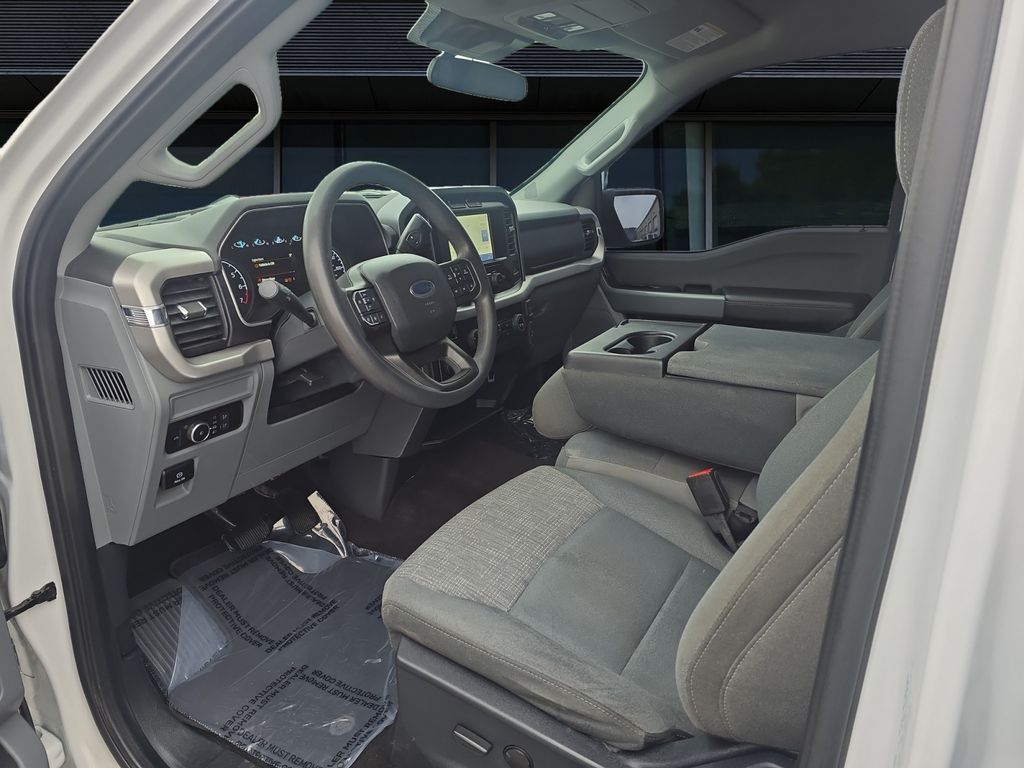 View vehicle photo 4