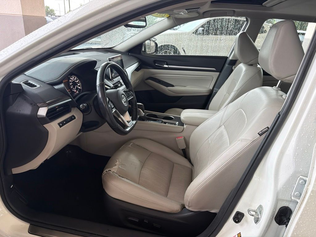 Thumbnail: 2019 Nissan Altima - 17