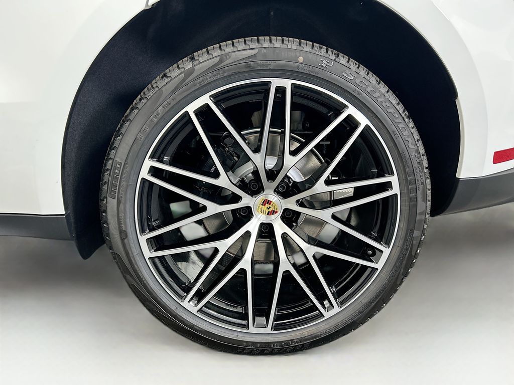 Thumbnail: 2026 Porsche Macan - 32