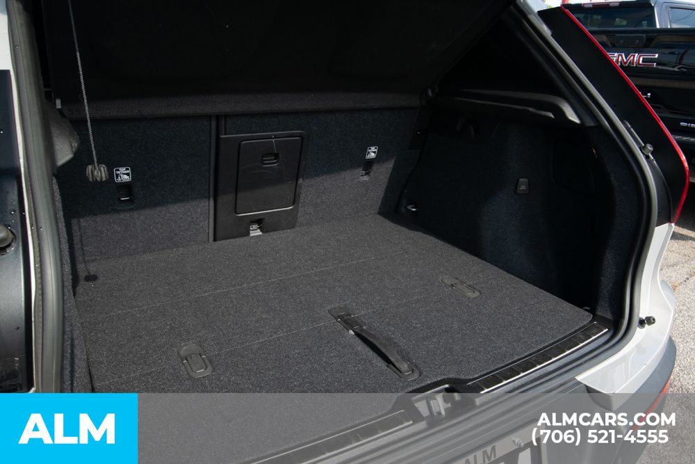 2023 Volvo XC40 Plus photo 14