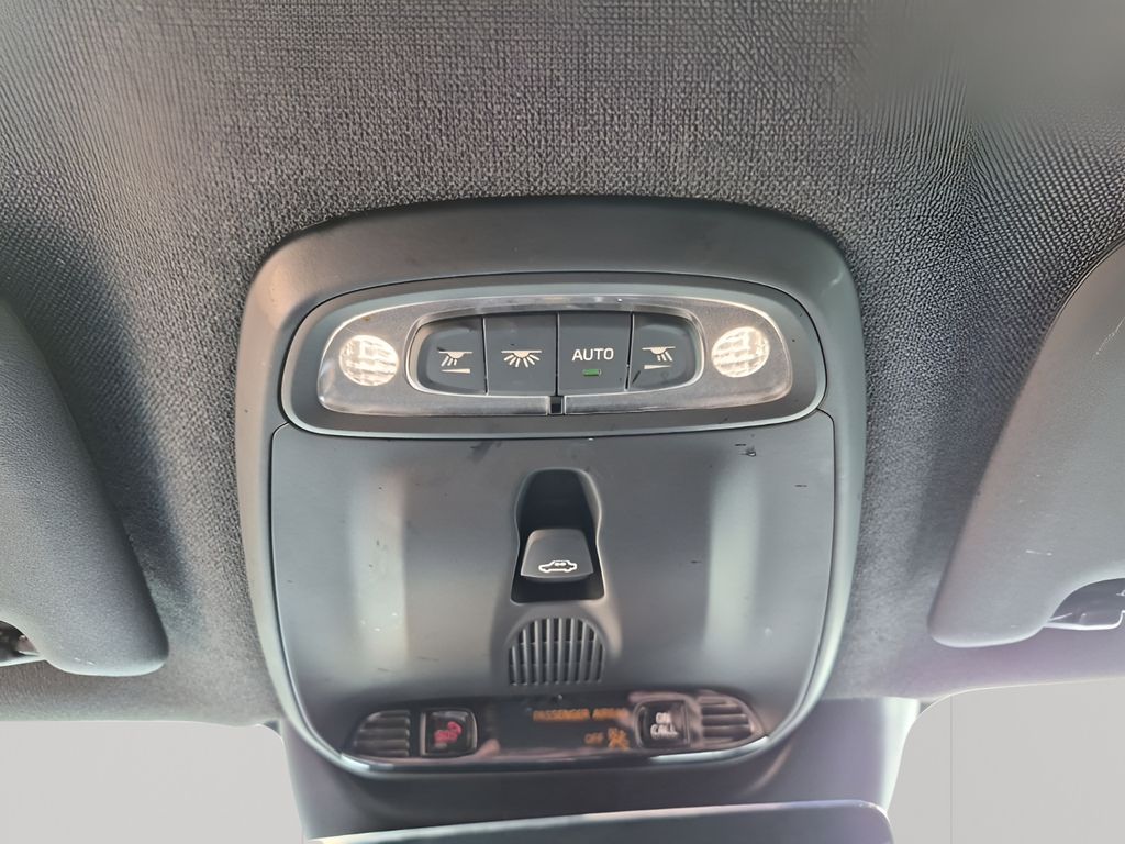 Used Car 2022 Volvo Xc40  R-design For Sale Under $20,000 In Austin, Texas