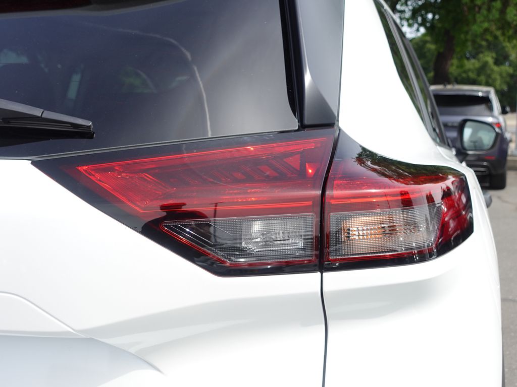 Used 2024 White Nissan S image 7