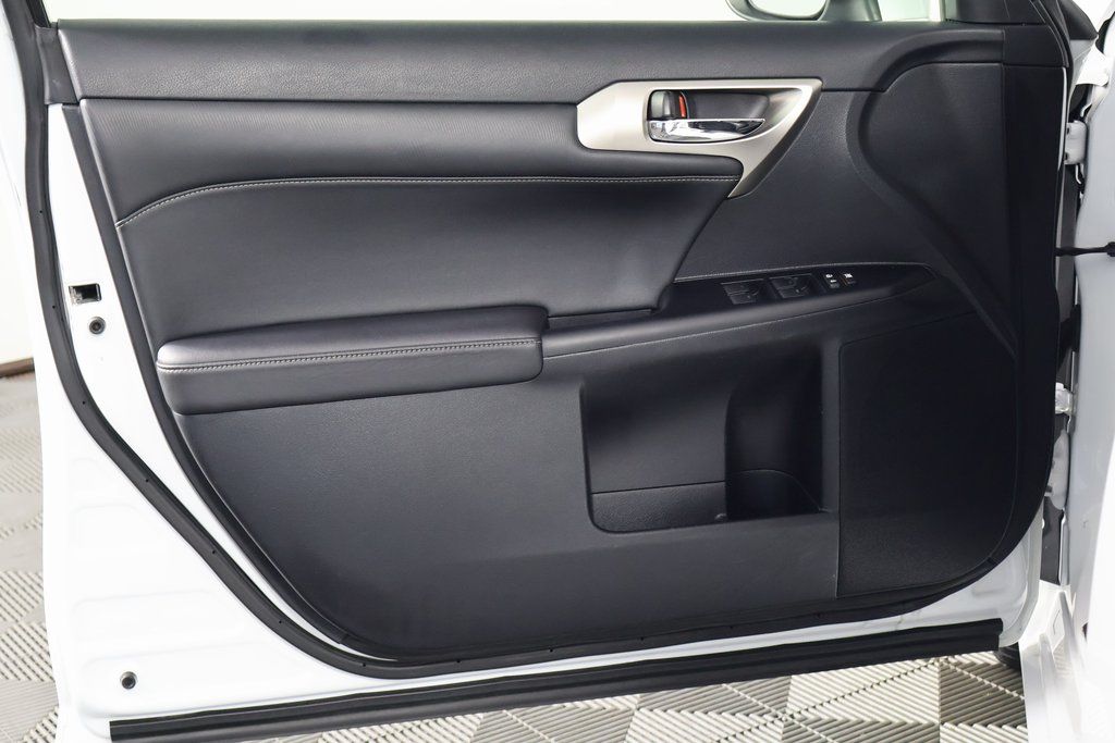 Thumbnail: 2015 Lexus CT - 12