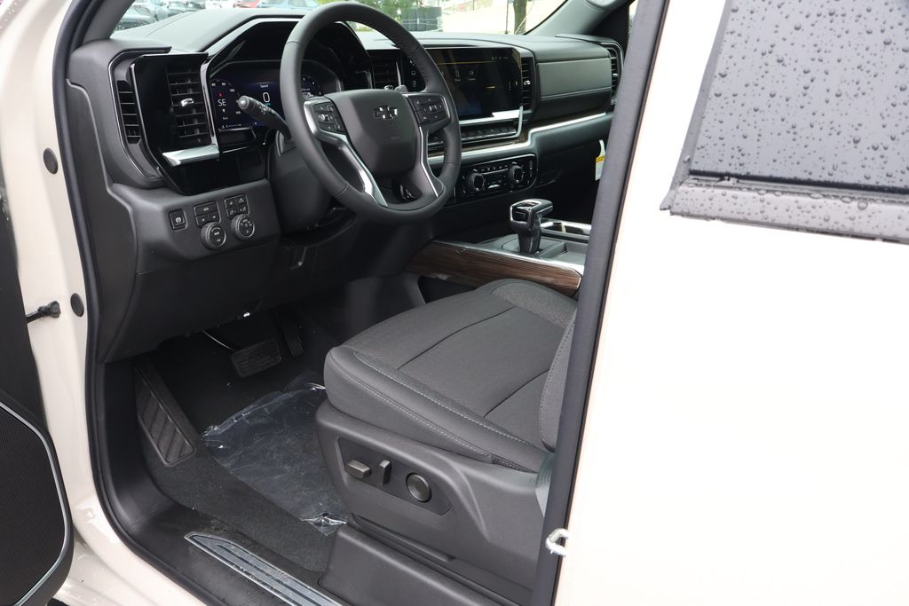 Thumbnail: 2026 Chevrolet Silverado 1500 - 14
