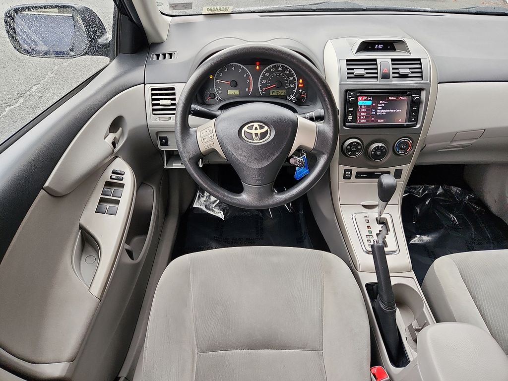 Thumbnail: 2013 Toyota Corolla - 11