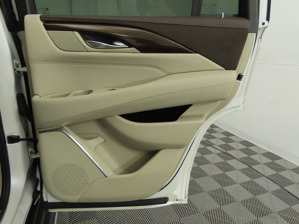 2017 Cadillac Escalade Luxury 28