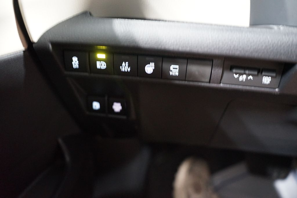 Thumbnail: 2025 Toyota Sienna - 25