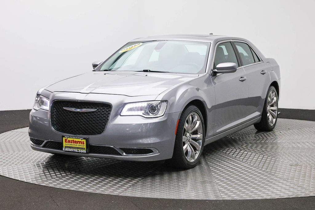 Billet Silver Metallic Clearcoat 2017 Chrysler 300 Sedan Rear-Wheel Drive 8-Speed Automatic