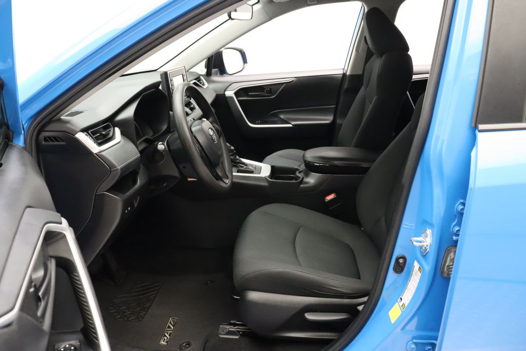 2021 Toyota RAV4 LE 14