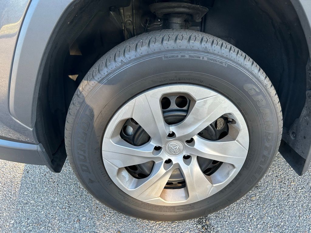 Thumbnail: 2025 Toyota RAV4 - 9