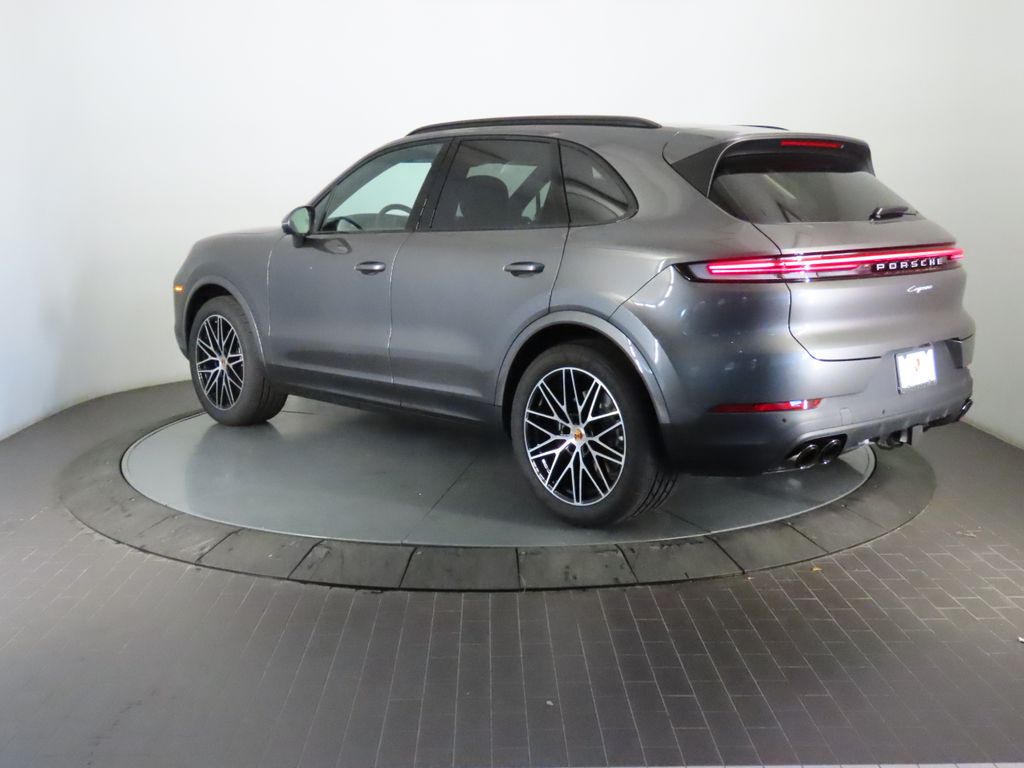 Thumbnail: 2026 Porsche Cayenne - 3