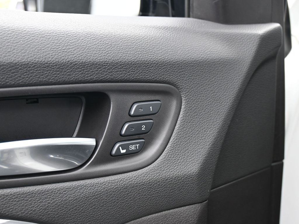 Used 2020 Black Acura Technology image 19