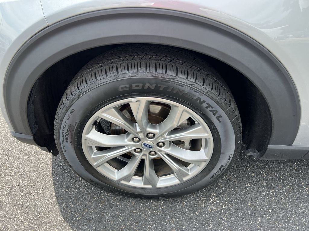 2023 Ford Explorer Limited photo