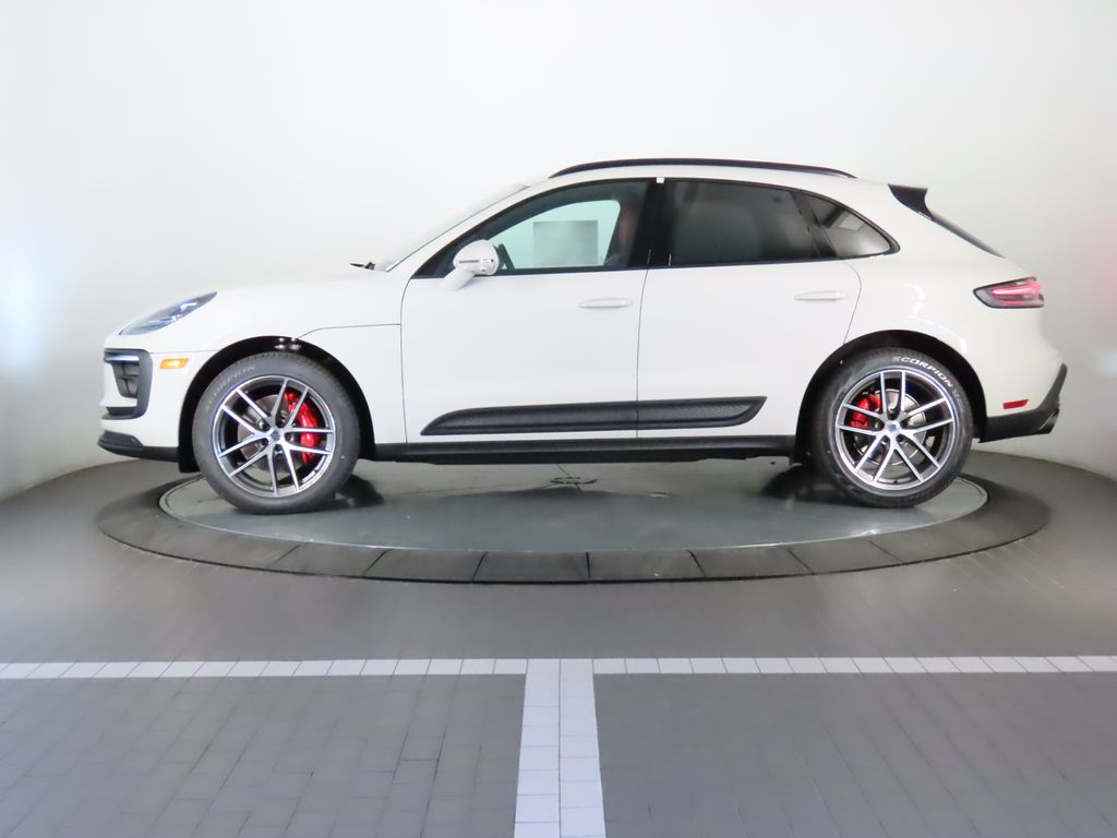 Thumbnail: 2025 Porsche Macan - 2