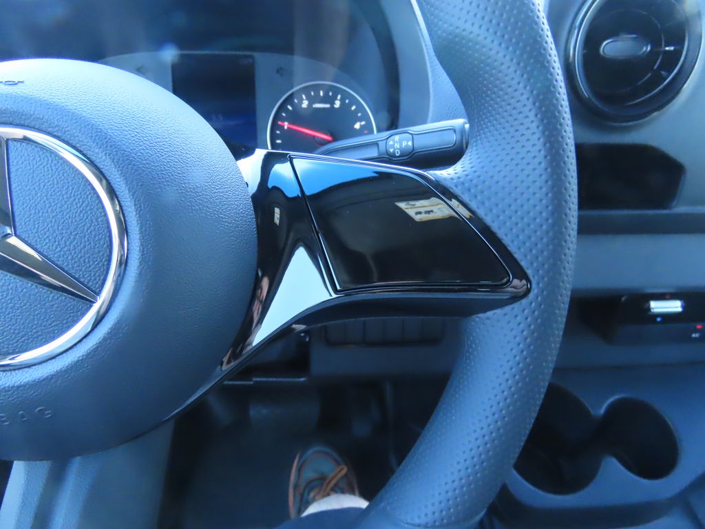 Thumbnail: 2025 Mercedes-Benz Sprinter - 13