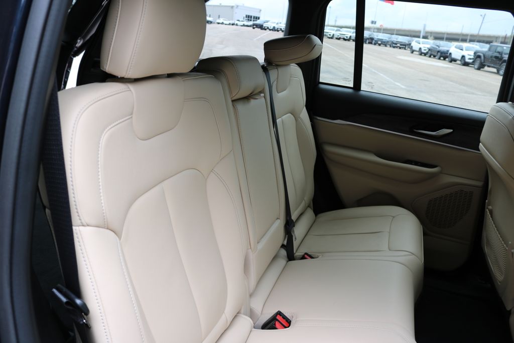 Used Car 2023 Jeep Grand Cherokee  Limited For Sale Under $35,000 In Austin, Texas