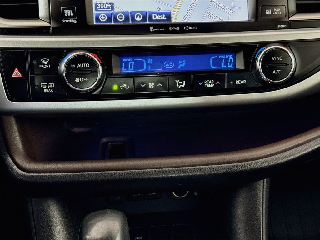 Thumbnail: 2018 Toyota Highlander - 16