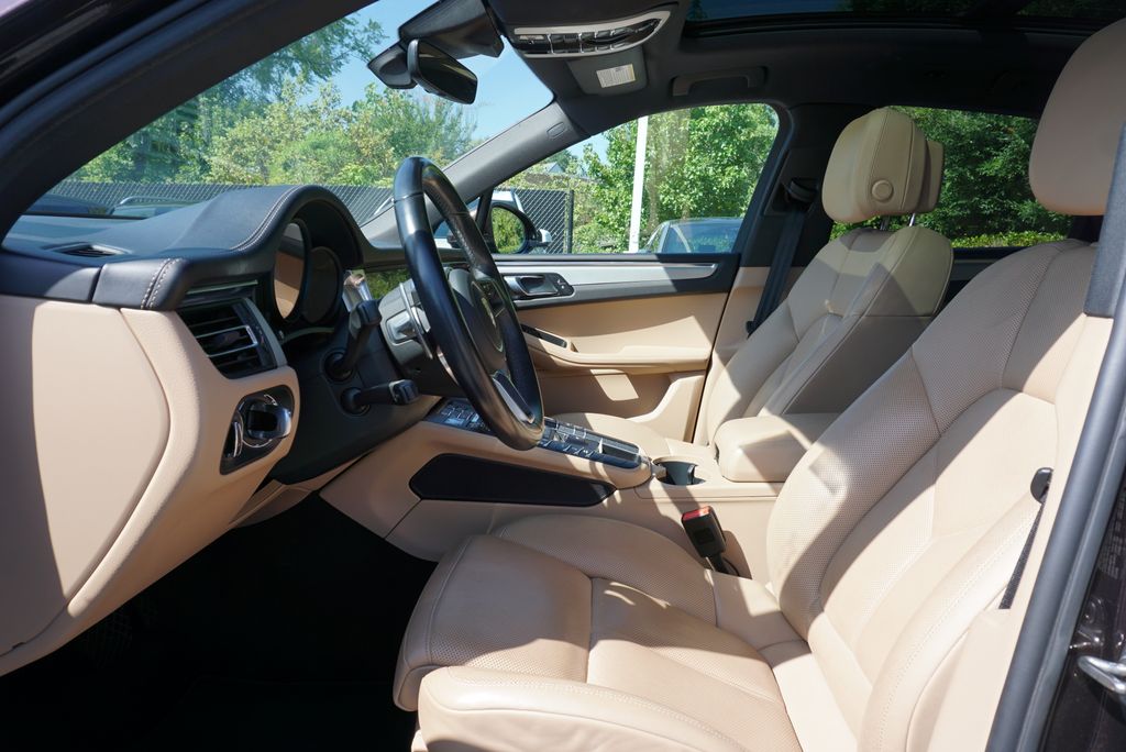 Thumbnail: 2021 Porsche Macan - 11