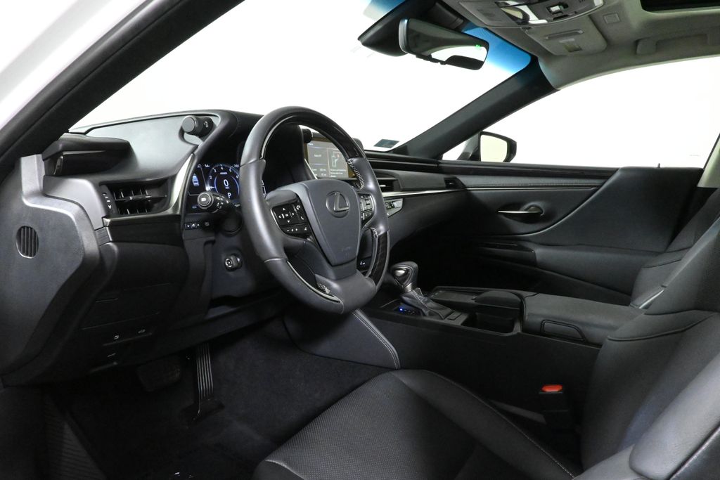 Thumbnail: 2021 Lexus ES - 15
