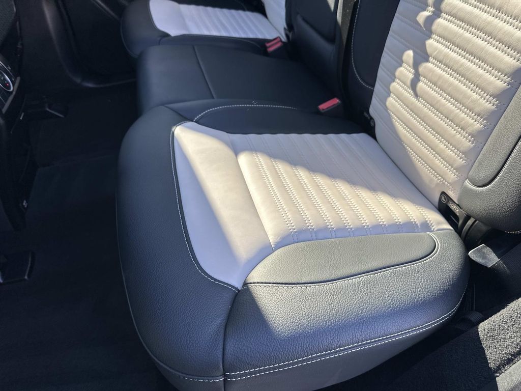 Thumbnail: 2018 Mercedes-Benz GLE - 32