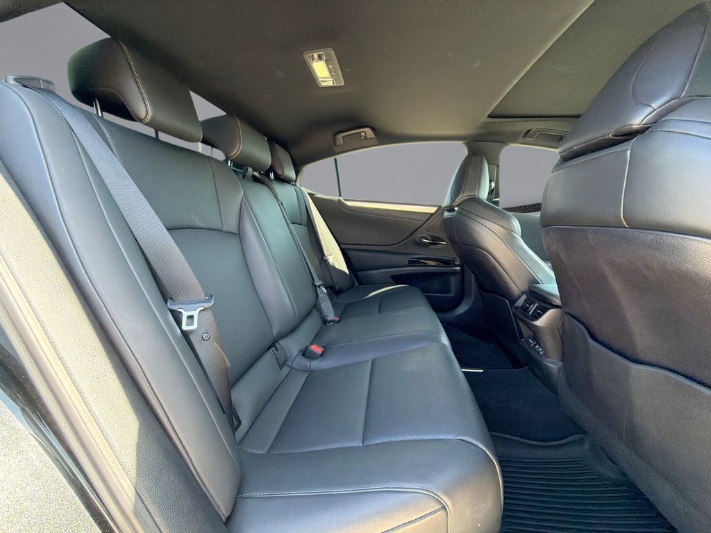 Thumbnail: 2024 Lexus ES - 17
