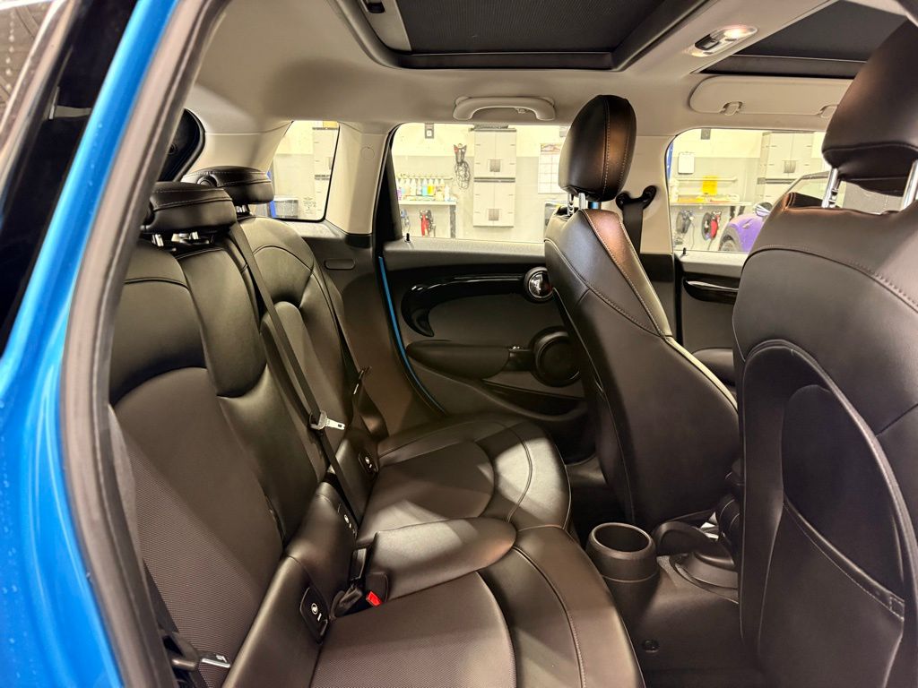 2017 MINI Cooper Base 27