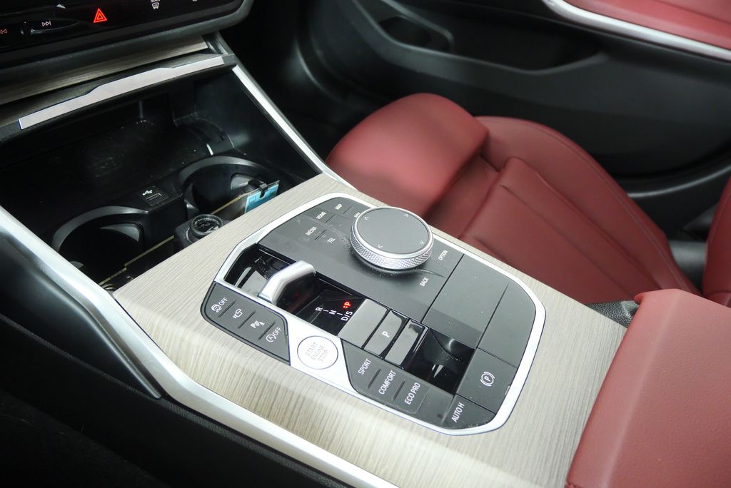 Thumbnail: 2025 BMW 3 Series - 24