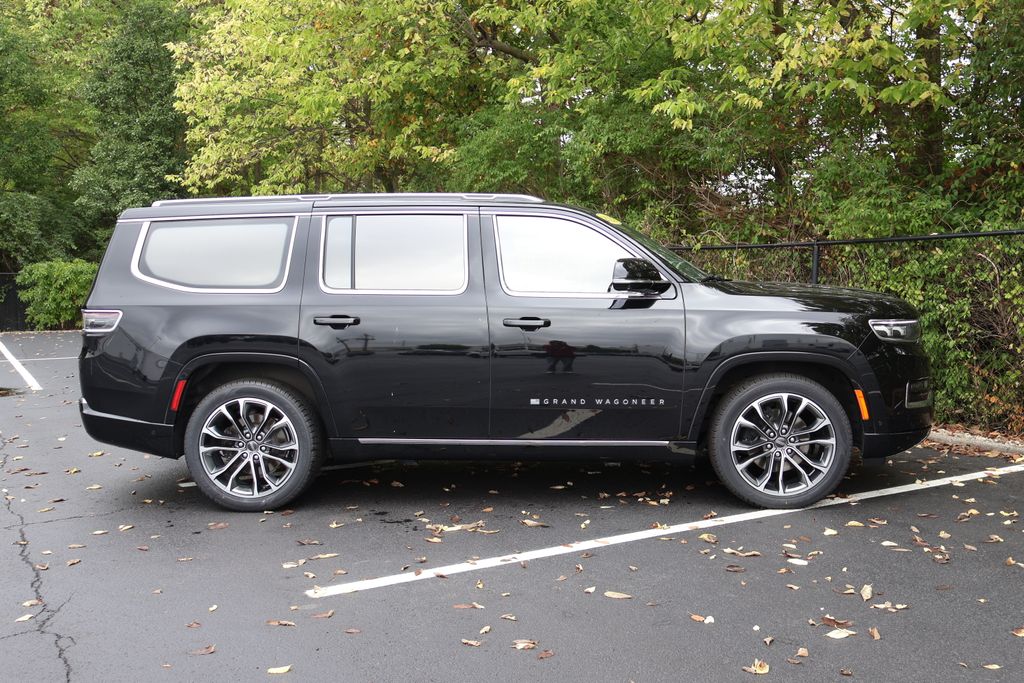 Thumbnail: 2022 Jeep Grand Wagoneer - 9