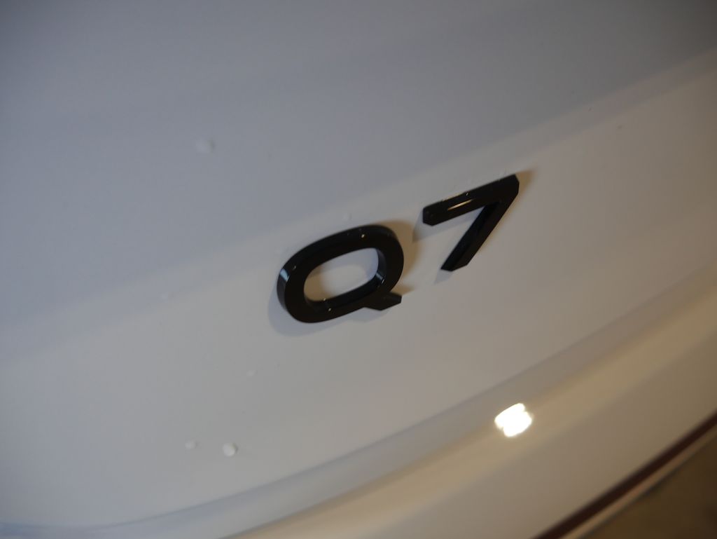 Thumbnail: 2026 Audi Q7 - 9