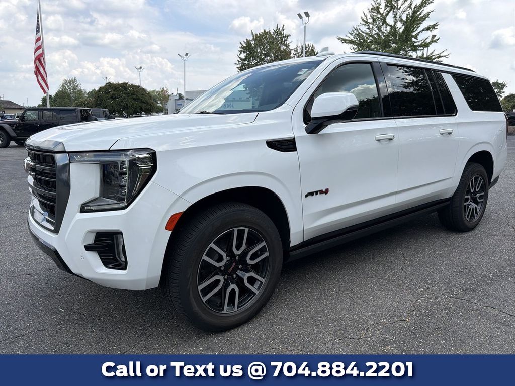 Summit White 2023 GMC Yukon XL SUV / Crossover Four-Wheel Drive