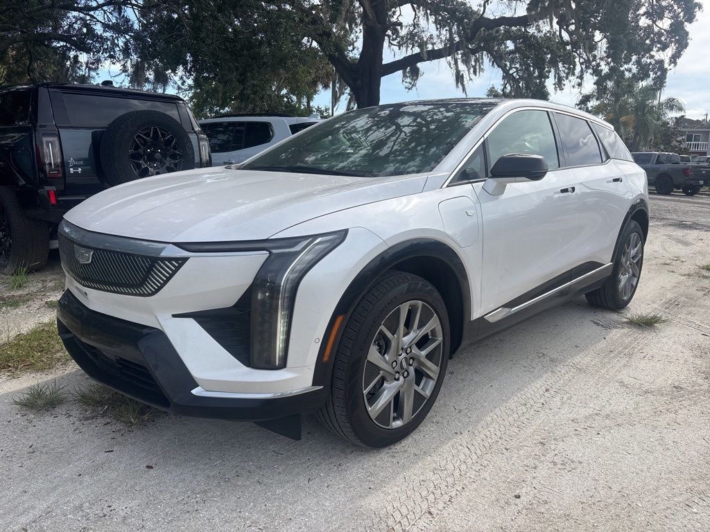 Crystal White Tricoat 2025 Cadillac OPTIQ Luxury 2 AWD SUV / Crossover All-Wheel Drive 1-Speed Automatic