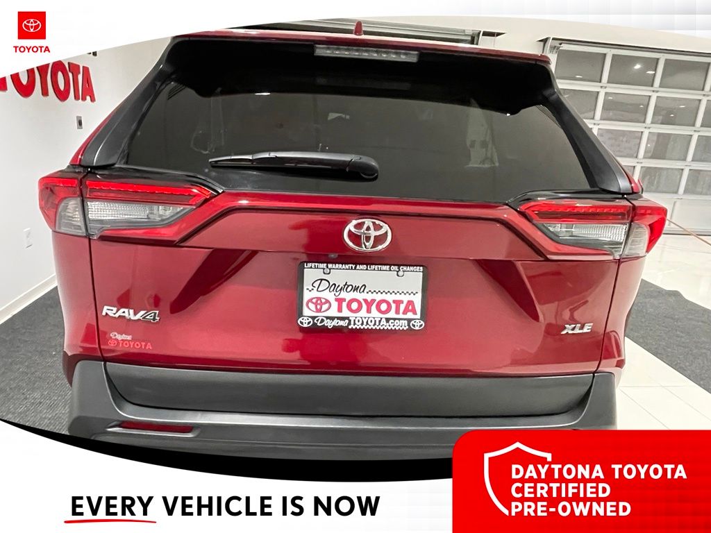 2021 Toyota RAV4 XLE - Photo 11