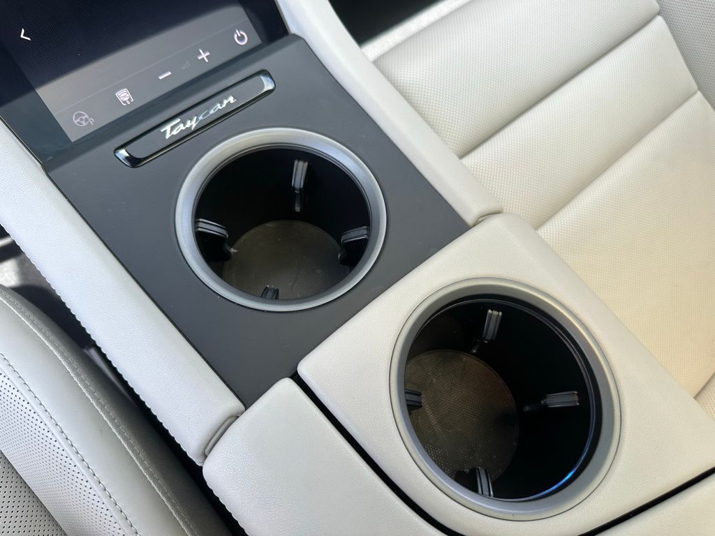 2024 Porsche Taycan 4S 22