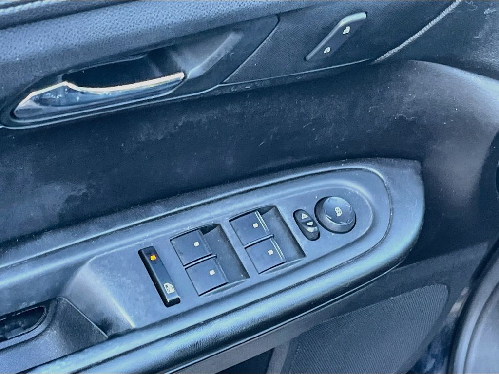 Used 2016 Black GMC SLE-1 image 17