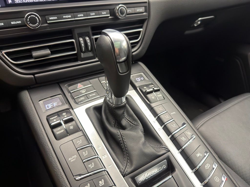 Thumbnail: 2021 Porsche Macan - 12