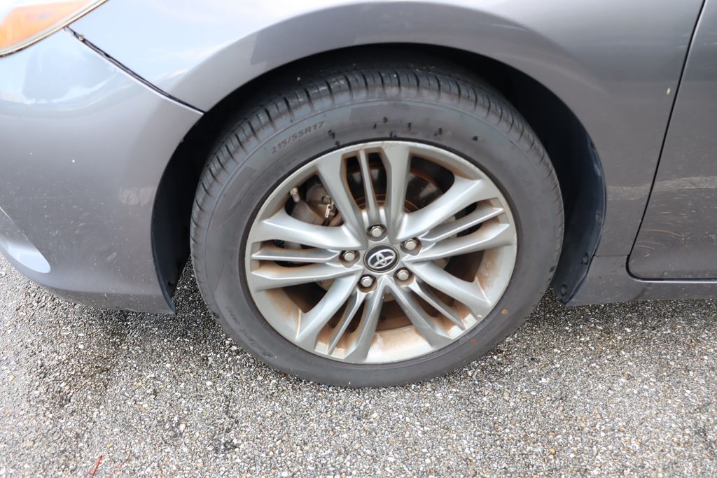 2017 Toyota Camry SE 4