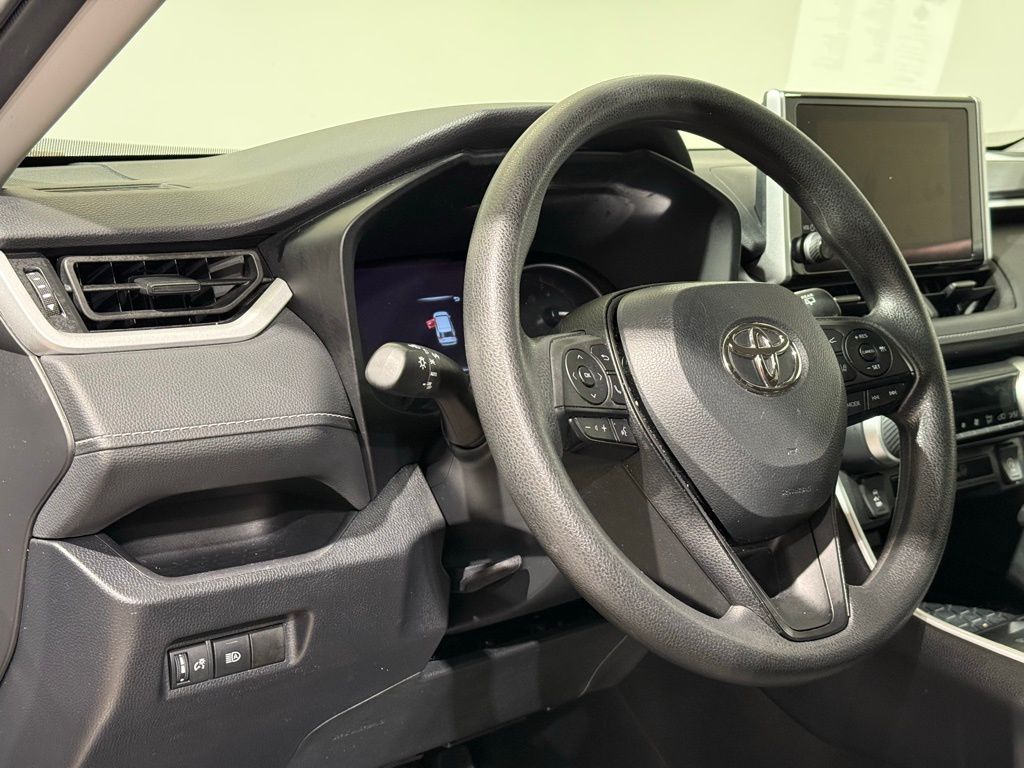 2024 Toyota RAV4 XLE 15