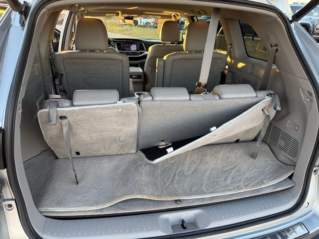 Thumbnail: 2019 Toyota Highlander - 26