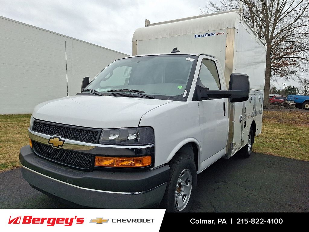 Summit White 2025 Chevrolet Express Chassis Van Rear-Wheel Drive 8-Speed Automatic