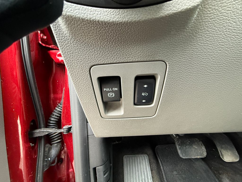 Used 2018 Red Ford XLT image 43