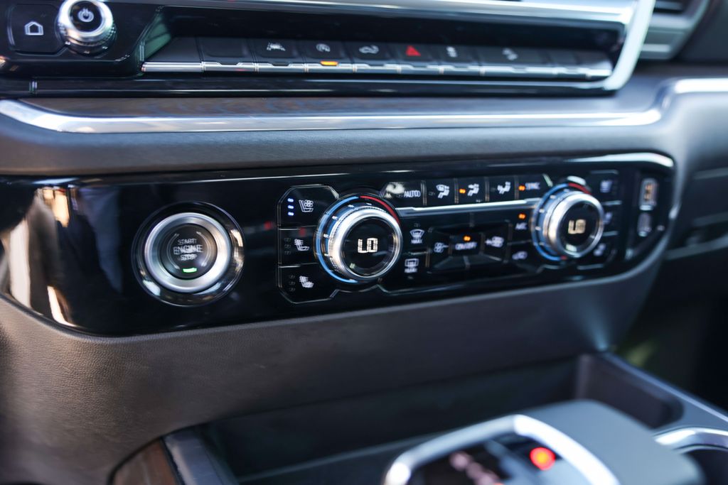 Used 2024 Black GMC SLT image 21
