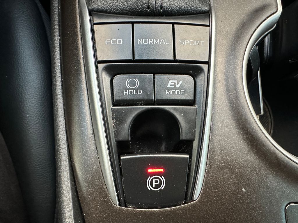 2022 Toyota Camry Hybrid XLE