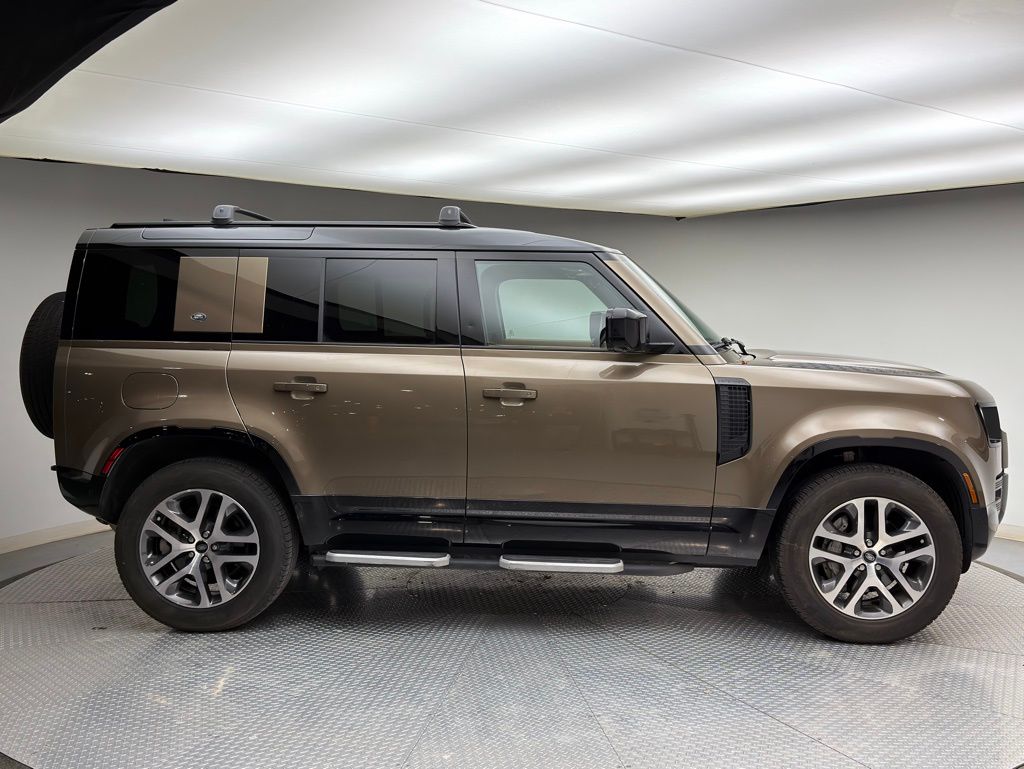 Thumbnail: 2024 Land Rover Defender - 4