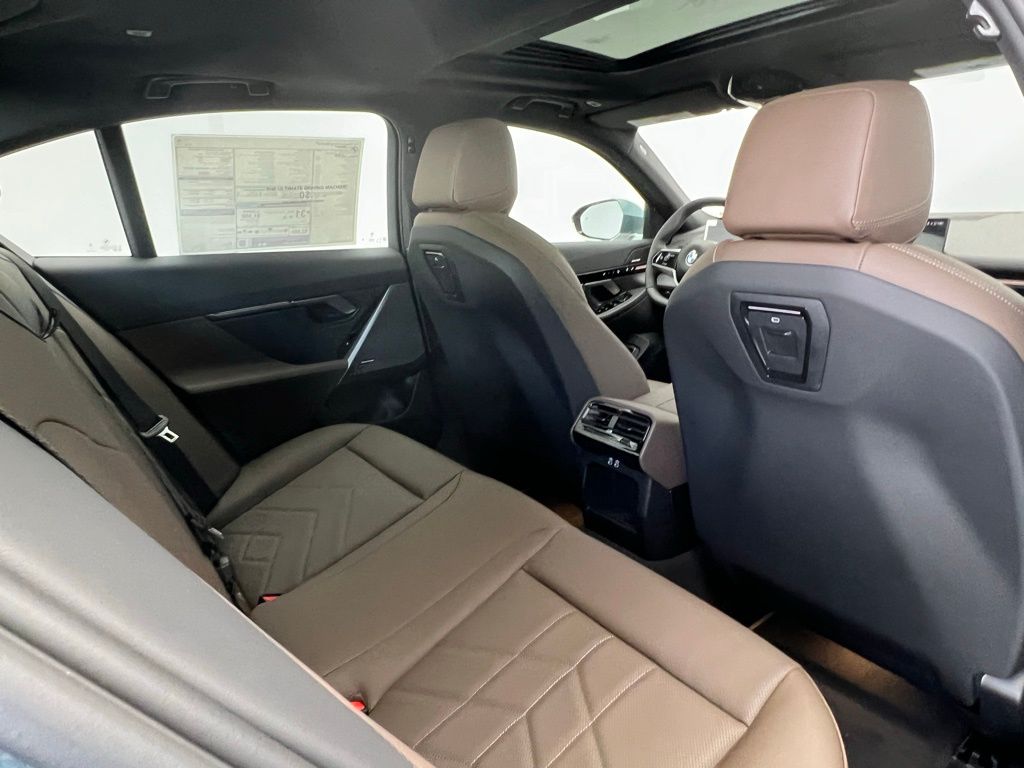 Thumbnail: 2026 BMW 5 Series - 8