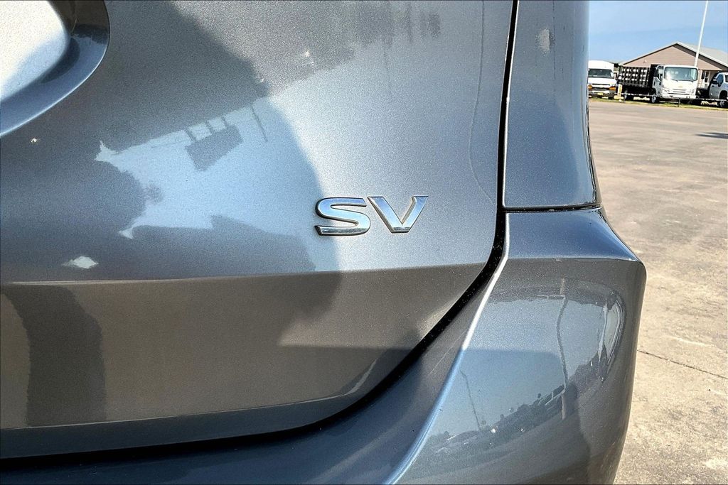 2019 Nissan Rogue SV - 7