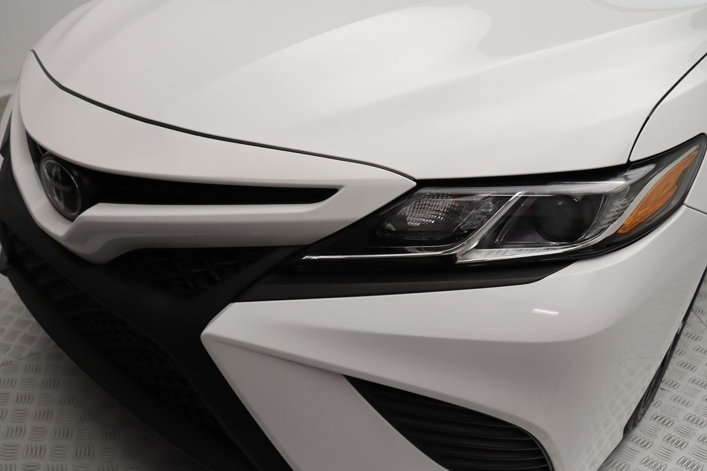 2020 Toyota Camry SE 3