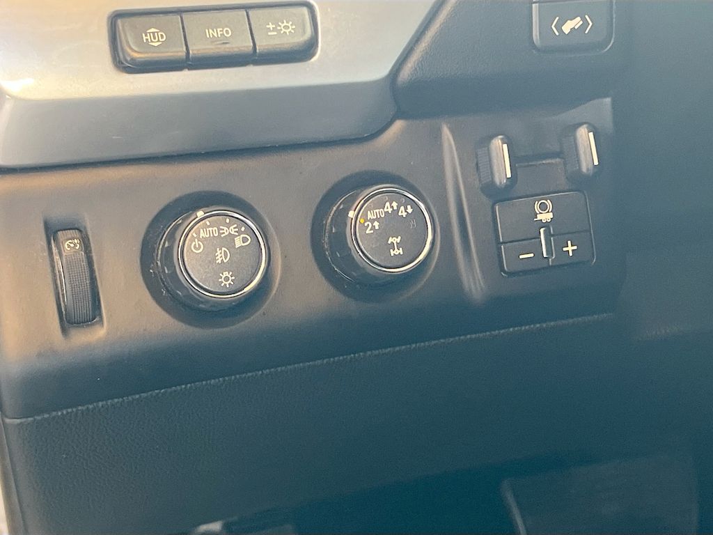 Used 2019 Silver Chevrolet Premier image 10