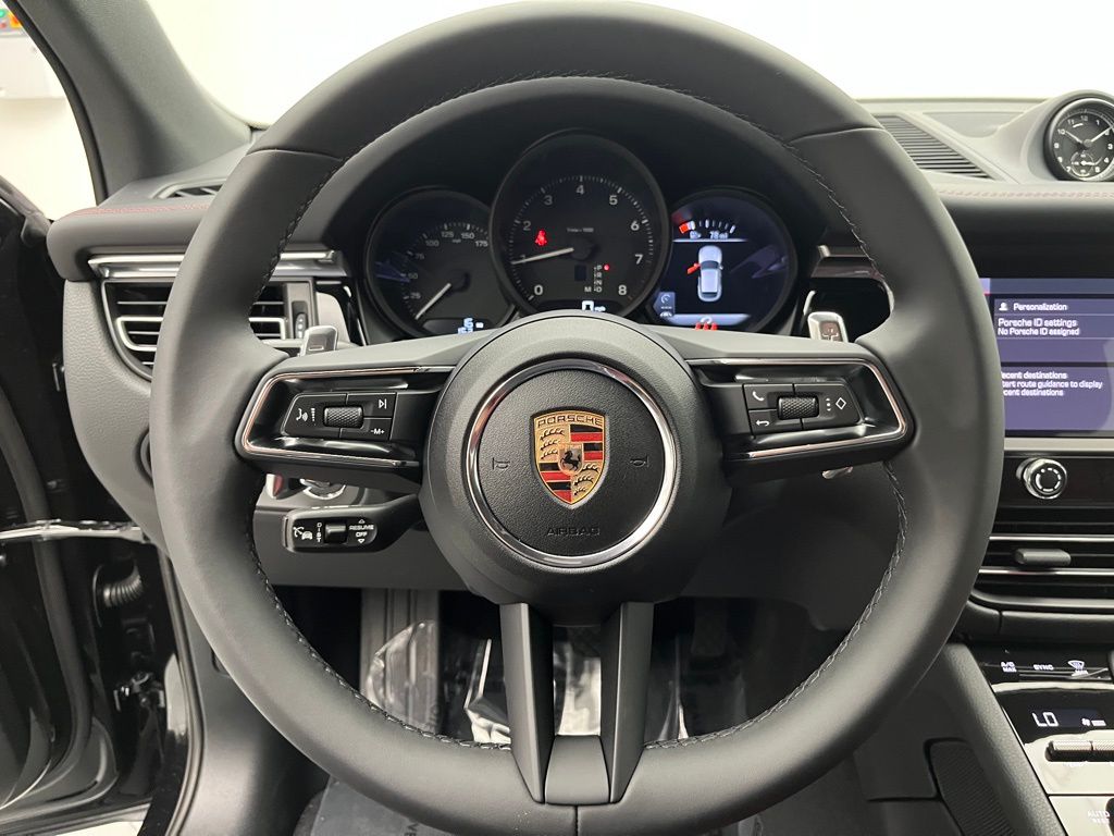 Thumbnail: 2025 Porsche Macan - 12